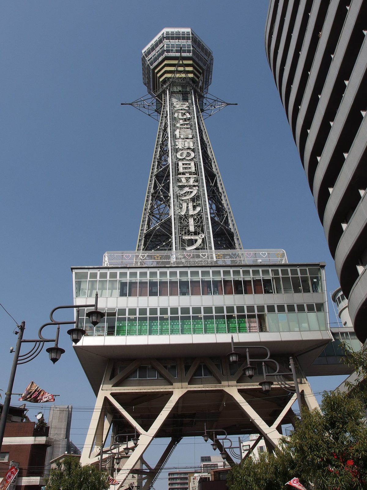 The Tsutenkaku tower seen from Shinsekai